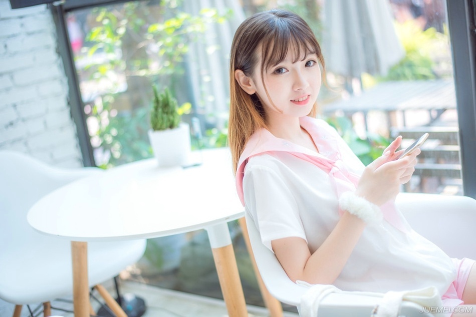 勤奋是一条神奇的线，用它可以串起无数知识的珍珠。——佚名